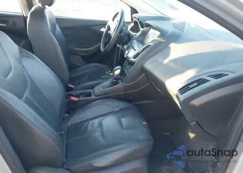 2015 Ford Focus Se z USA, uszkodzony, nr VIN 1FADP3F26FL323814